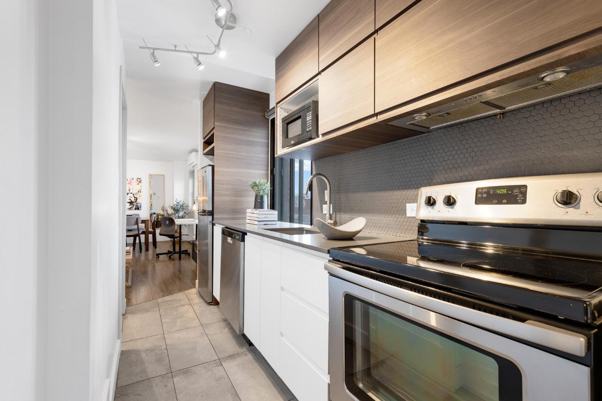 Liv Mtl Soho Aparthotel Montreal Exterior photo