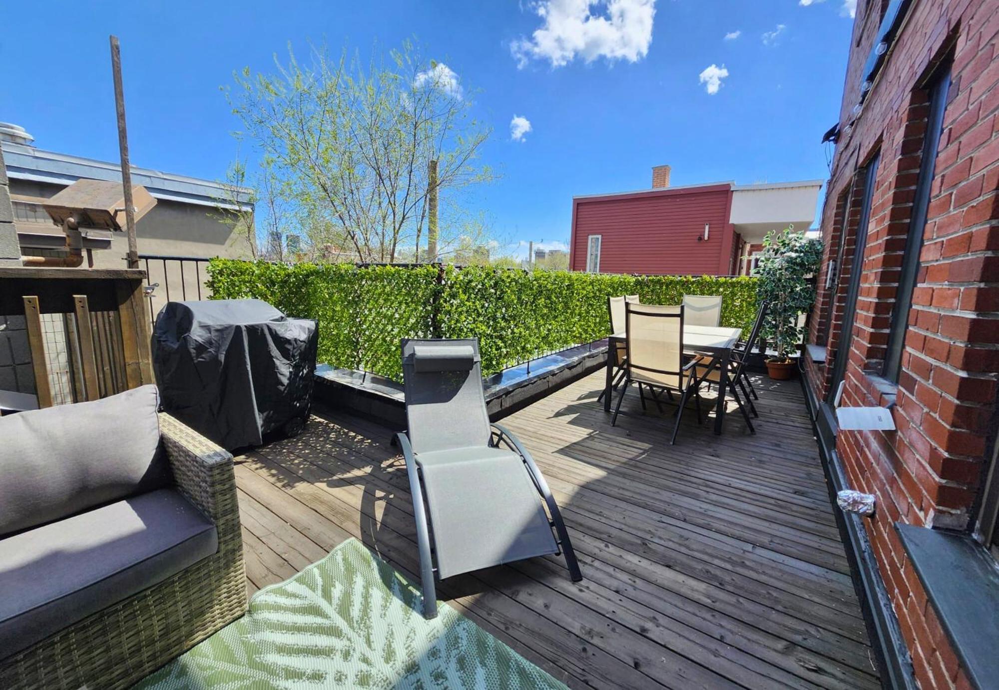 Liv Mtl Soho Aparthotel Montreal Exterior photo
