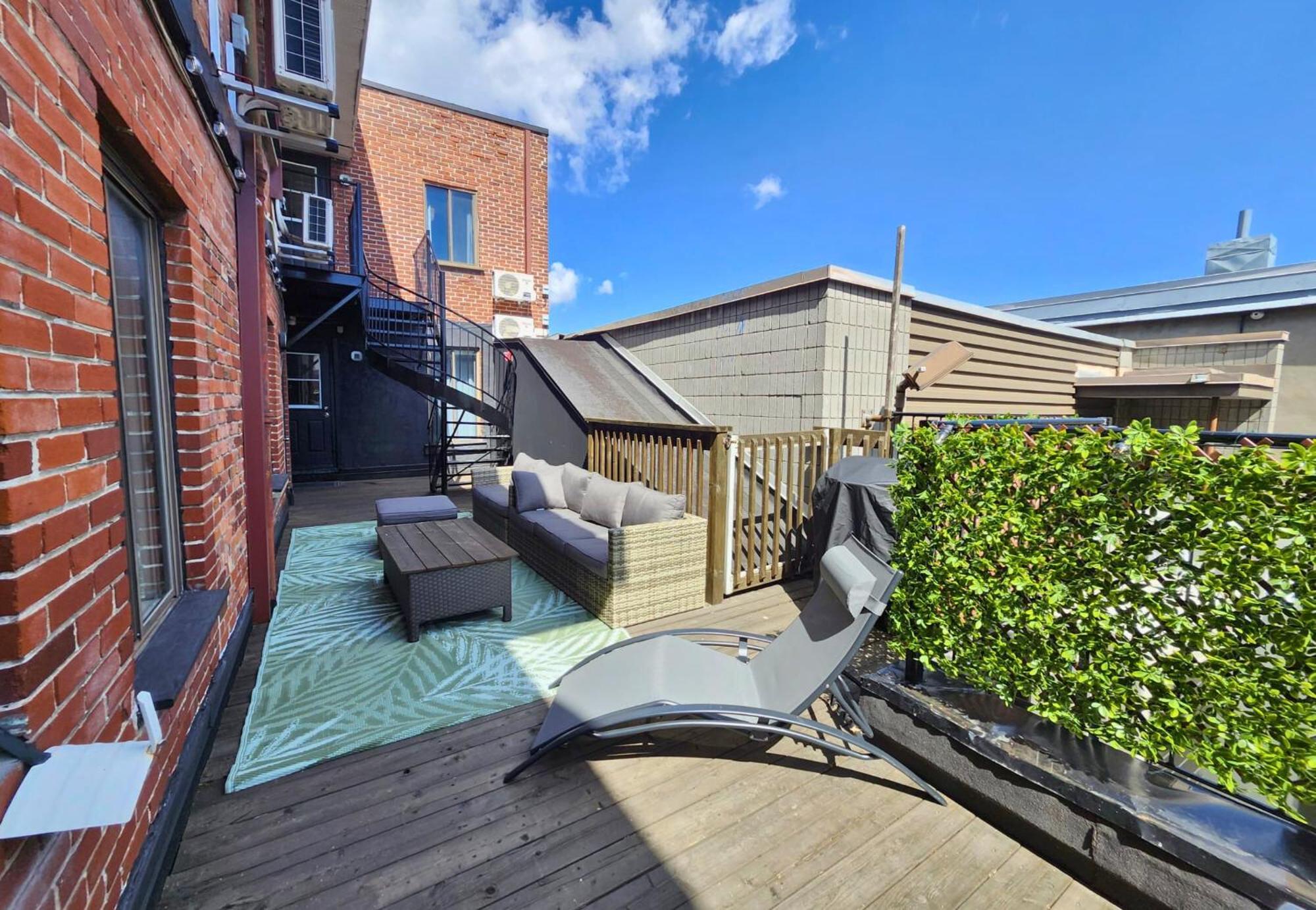 Liv Mtl Soho Aparthotel Montreal Exterior photo