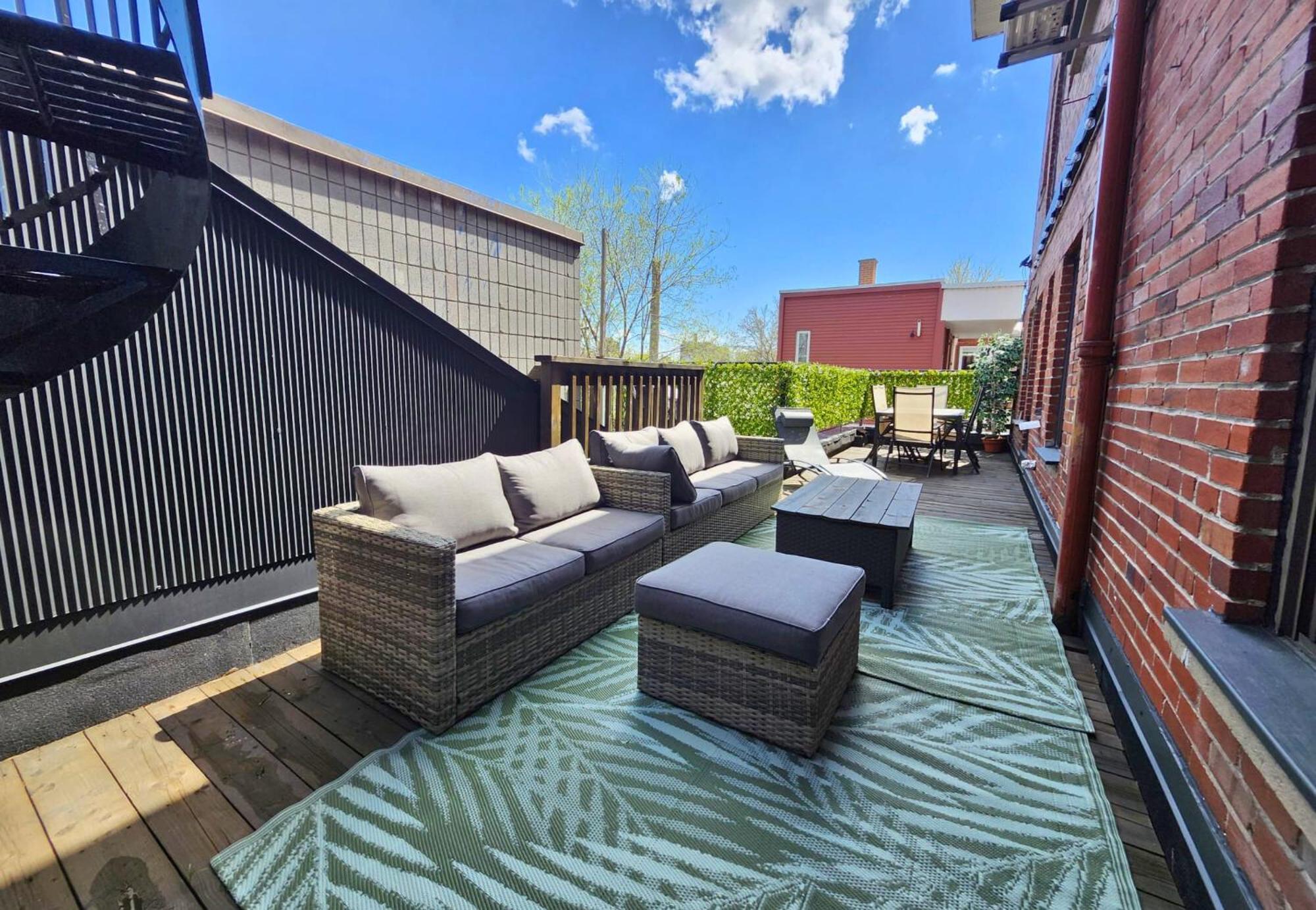 Liv Mtl Soho Aparthotel Montreal Exterior photo